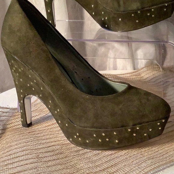 H by Halston studded platform pumps. Size 7 - Picture 1 of 10